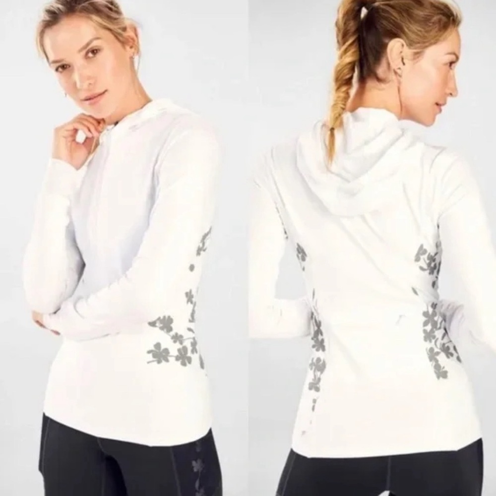 Fabletics Size Medium Long-Sleeve Hoodie White Pullover Shirt